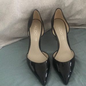 Also size 6 pumps